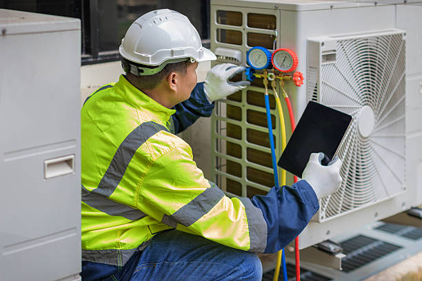 Professional Hvac technician working in Munster, IN